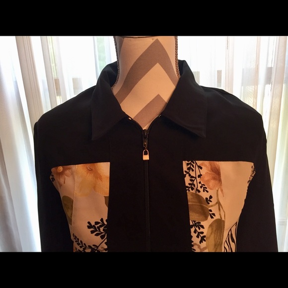 Designer Lightweight Black Design Zippered Jacket - Picture 3 of 7
